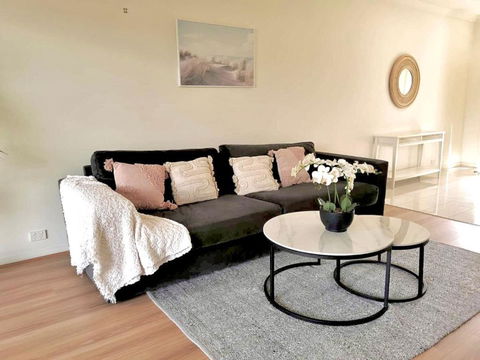 Adorable 3 Br Townhouse With Wifi & Parking - Accommodation Noosa 0