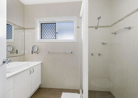 Adrift, 5B Scott Street - Accommodation Noosa 3
