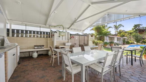Affordable, Pool, Spa, Beach, Bbq, Sleeps 4 - Accommodation Noosa 3