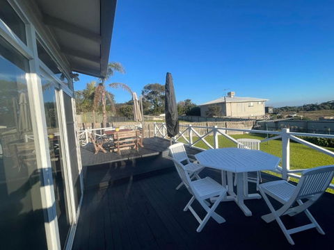 Ahoy Family Beach Escape - Accommodation Noosa 0