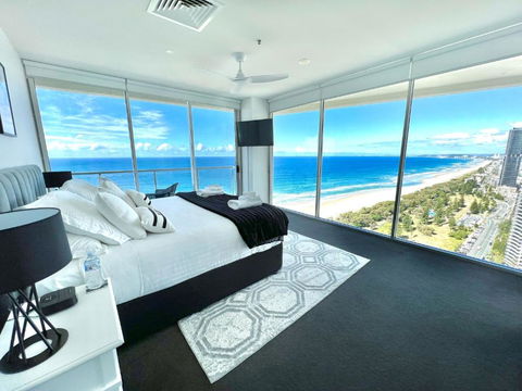 Air On Broadbeach Beachfront 2Level Stunning Apartment With 180 Degree Views - Accommodation Noosa 0