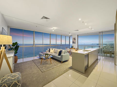 Air On Broadbeach - Accommodation Noosa 4