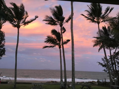 ABSOLUTE BEACH FRONT MACKAY - Blue Pacific - Accommodation Noosa 4