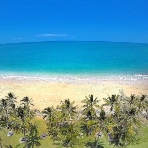 ABSOLUTE BEACH FRONT MACKAY - Blue Pacific - Accommodation Noosa 1