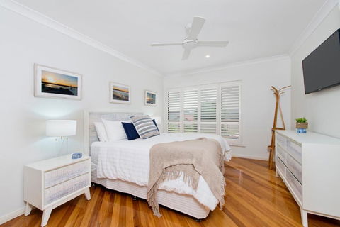 Adrift At Dolphin Cove Apt 5 - Riverfront Modern - Accommodation Noosa 4