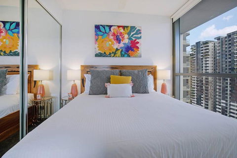 Above Brisbane King Suite With Rooftop Pool Deck - Accommodation Noosa 1