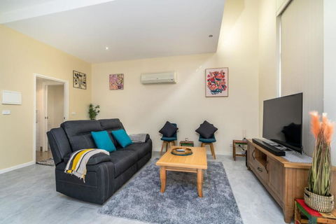 Absolutely Spacious APT Unit Between ANU And City - Accommodation Noosa 1