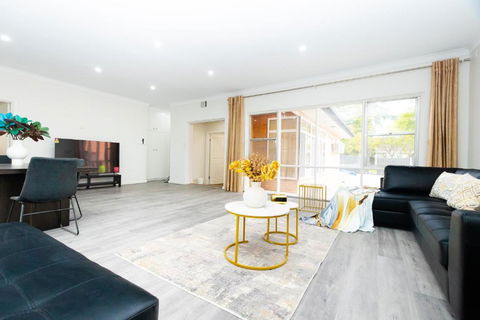 Adelaide Escape And Business-3Bath Full Kitchen Fast Wifi 3TV-for Large Families And Group - Accommodation Noosa 0