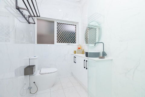 Adelaide Escape And Business-3Bath Full Kitchen Fast Wifi 3TV-for Large Families And Group - Accommodation Noosa 4