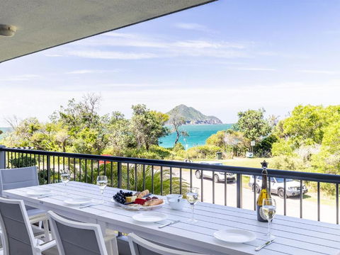 Albacore 3 Waterfront Pool Lift And Views - Accommodation Noosa 0