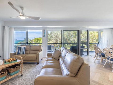 Albacore 3 Waterfront Pool Lift And Views - Accommodation Noosa 2