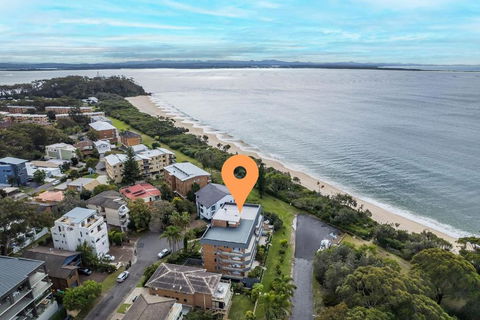 Albacore 3 Waterfront Pool Lift And Views - Accommodation Noosa 1