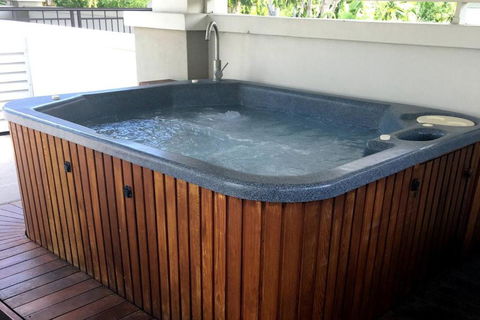 Amazing Rooftop Resort Experience With Hot Tub - Accommodation Noosa 1