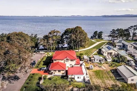 Aircabin - Tuggerawong - Lake Front - 9 Beds House - Accommodation Noosa 0