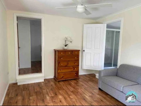Aircabin - Tuggerawong - Lake Front - 9 Beds House - Accommodation Noosa 4