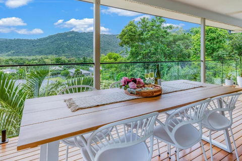 Airlie Abode - Accommodation Noosa 0