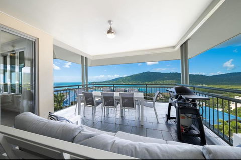 Airlie Beach Ocean Views & Resort Living @ 231 - Accommodation Noosa 2