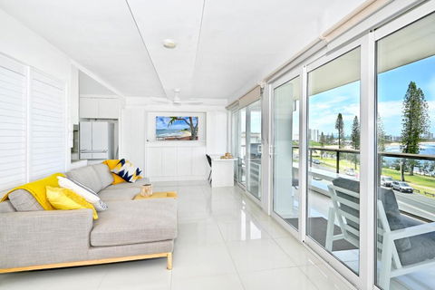 Alexandra Headland Ocean Dream - Stunning View ZA6 - Accommodation Noosa 1