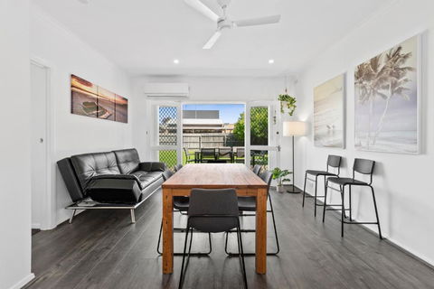 All Beached Out - 8 Guests, Cental, 450m To Beach! - Accommodation Noosa 0