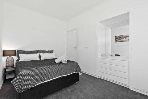 All Beached Out - 8 Guests, Cental, 450m To Beach! - Accommodation Noosa 4
