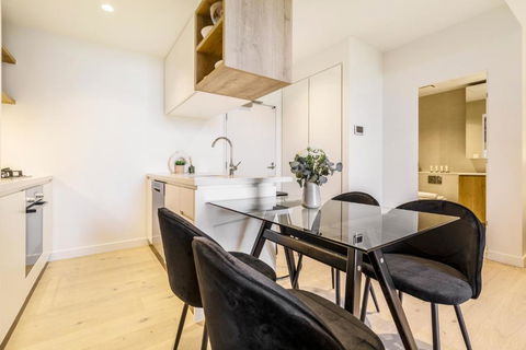 Alluring Oasis In The Heart Of South Melbourne - Accommodation Noosa 2