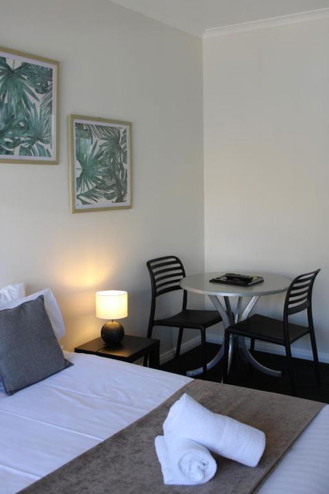 Alpine Hotel Bright - Accommodation Noosa 4