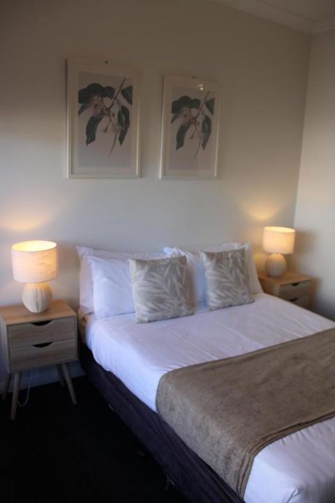 Alpine Hotel Bright - Accommodation Noosa 3