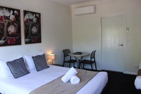 Alpine Hotel Bright - Accommodation Noosa 2