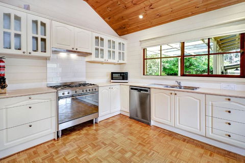 Alpine Sadler Retreat - Accommodation Noosa 2