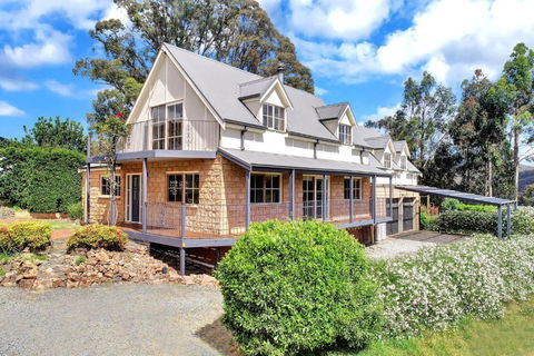 Alpine Sadler Retreat - Accommodation Noosa 0