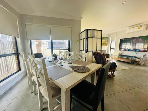 Amazing Air Austral With AC And Built-in Wardrobe - Accommodation Noosa 3