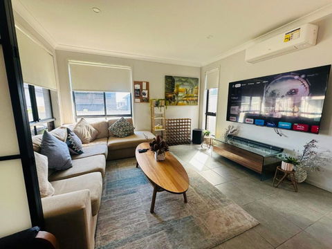 Amazing Air Austral With AC And Built-in Wardrobe - Accommodation Noosa 1