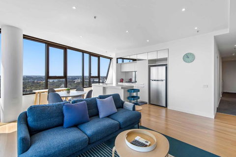 Amazing City Sea & Shrine View W Free Parking - Accommodation Noosa 2