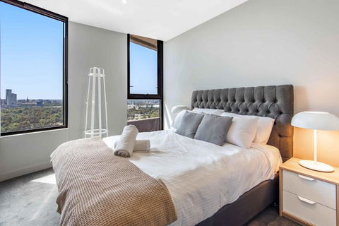 Amazing City Sea & Shrine View W Free Parking - Accommodation Noosa 4