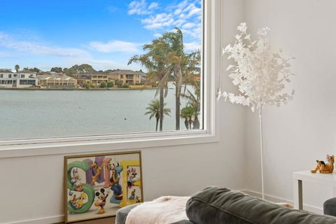 Amazing Lake View Family-friendly Holiday Home - Accommodation Noosa 0