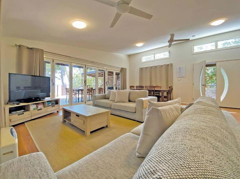 AMITY SEASIDE - Accommodation Noosa 3