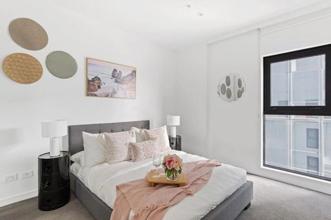 An Amazing 2BR Apt With City Views In Southbank - Accommodation Noosa 1
