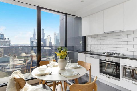 An Amazing 2BR Apt With City Views In Southbank - Accommodation Noosa 3