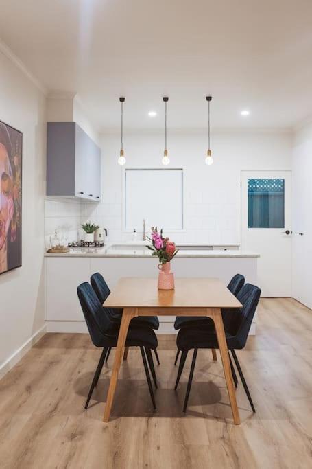 An Unexpected Delight In The Heart Of Town - Accommodation Noosa 1
