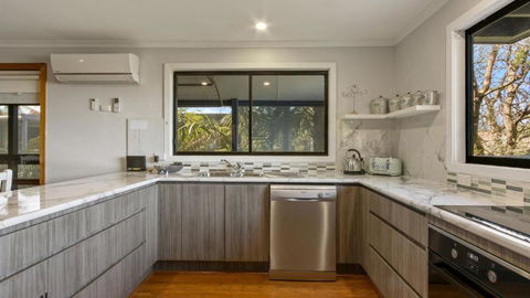 Anchored On Capes Upstairs - Accommodation Noosa 4