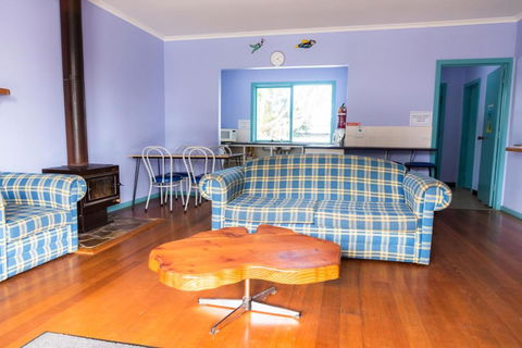 Anglesea Backpackers - Accommodation Noosa 2