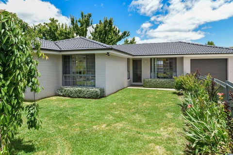 Anson Abode - CBD Home, Modern Sophistication - Accommodation Noosa 3