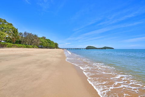 Alassio Absolute Beachfront 201 Palm Cove - Accommodation Noosa 2