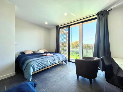 Aircon And Private Bathroom Walk To Train Station With Free Wifi Kitchen And Laundry - Accommodation Noosa 0