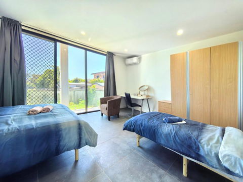 Aircon And Private Bathroom Walk To Train Station With Free Wifi Kitchen And Laundry - Accommodation Noosa 2