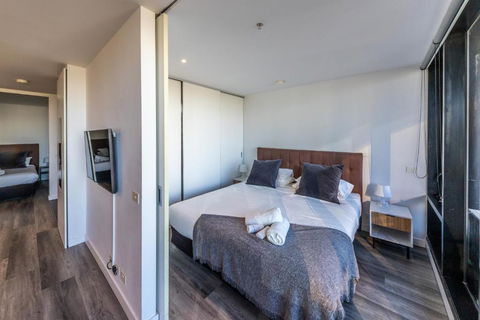 Aura2107, 2 Bedroom Apartment With Balcony, Stunning Yarra River And City Views - Accommodation Noosa 4