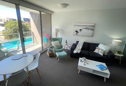 AQUA 306 POOLSIDE Luxury Apartment , Honeysuckle, NEWCASTLE FREE Parking - Accommodation Noosa 4