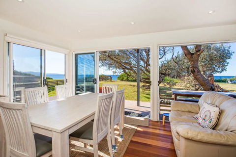 Aqua Beachfront - Pet Friendly - 2 Mins Walk To Beach - Accommodation Noosa 3