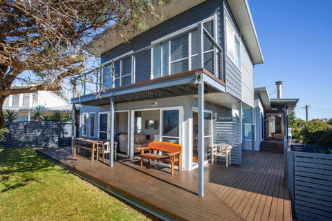 Aqua Beachfront - Pet Friendly - 2 Mins Walk To Beach - Accommodation Noosa 2