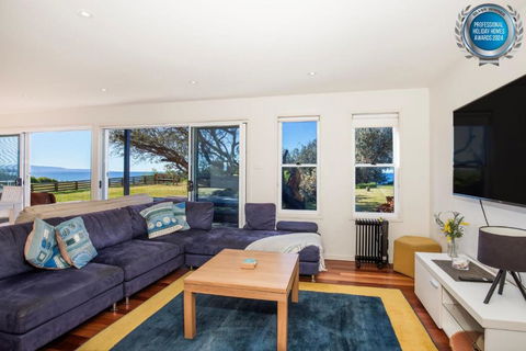 Aqua Beachfront - Pet Friendly - 2 Mins Walk To Beach - Accommodation Noosa 1